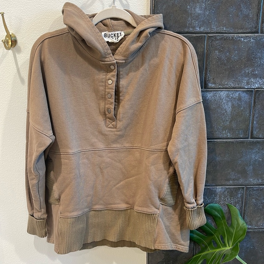 Bucketlist pullover hoodie